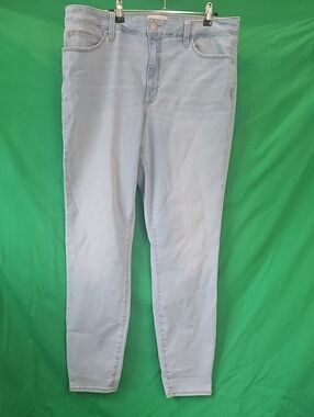 Universal Thread Light Wash Women's Stretch Skinny Jeans